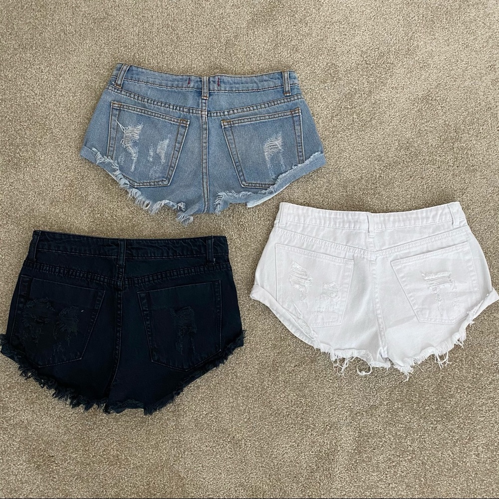 ✖️SOLD✖️ SIGNATURE8 Distressed Cut Off Shorts - Picture 6 of 6